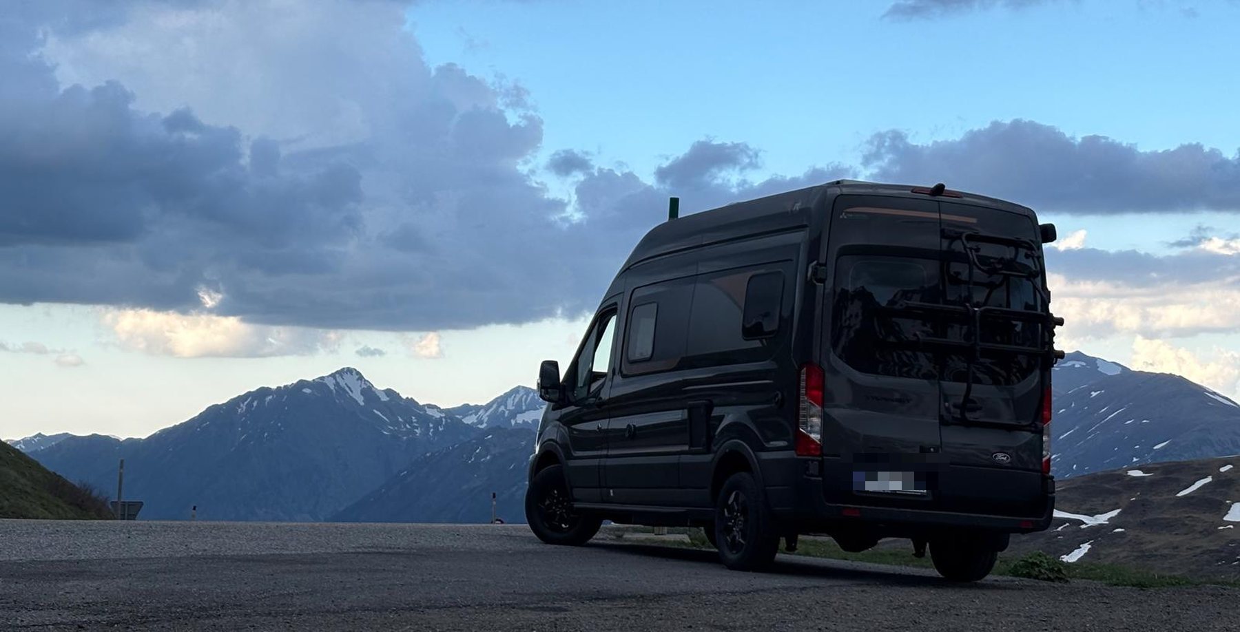 Camper en la montaña